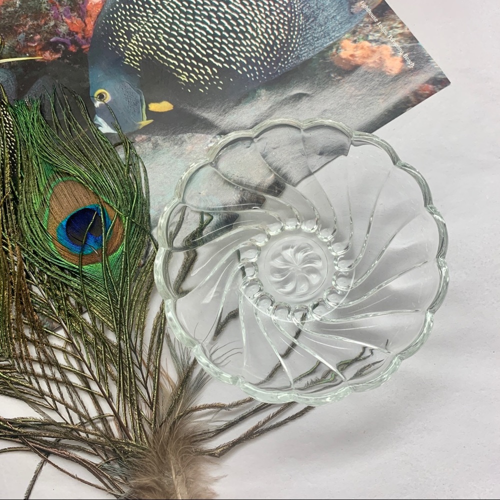 **Vintage Small Round Glass Dish** - Picture 4 of 6